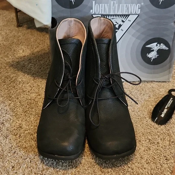 John Fluevog Splendid Black Ankle Boot 9 with box - Picture 3 of 5